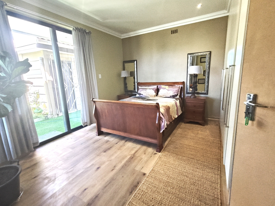 3 Bedroom Property for Sale in Gordons Bay Central Western Cape